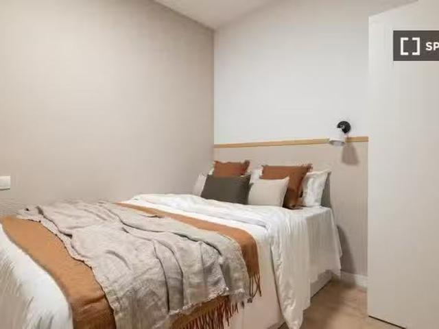 Único Habitación en piso compartido de 4 habitaciones en El Ba.
