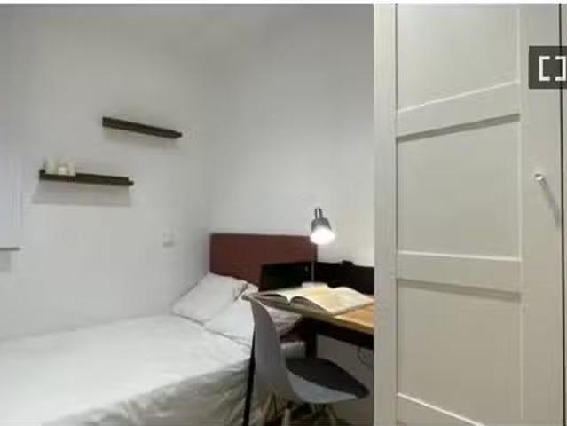 Único Habitación en piso compartido en alquiler en Bellas Vist.