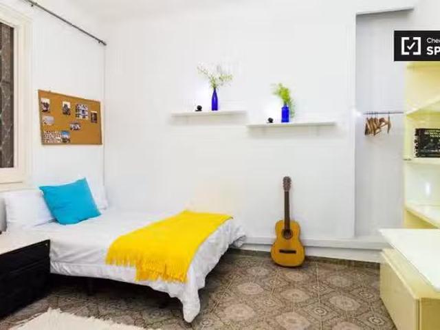 ¡Oferta! Habitación en piso compartido en alquiler en El Gòtic.