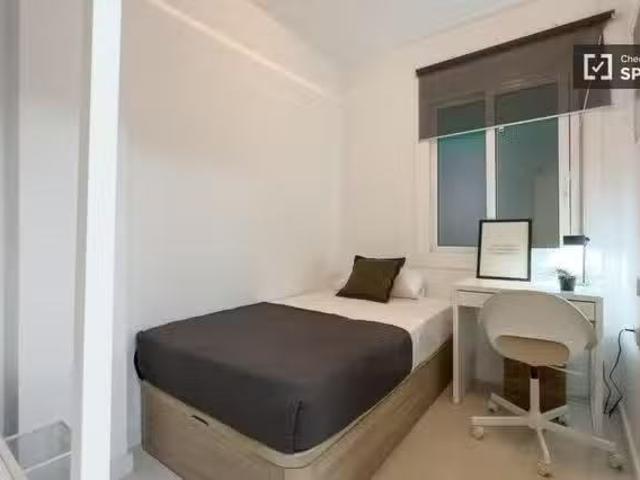 Único Habitación en piso compartido en alquiler en Sants Badal.