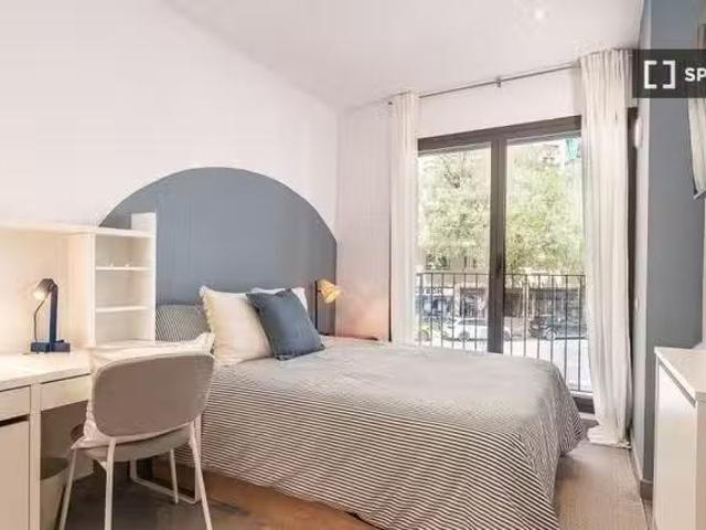 ¡Recién llegado! Habitación en piso compartido en Sants Badal.