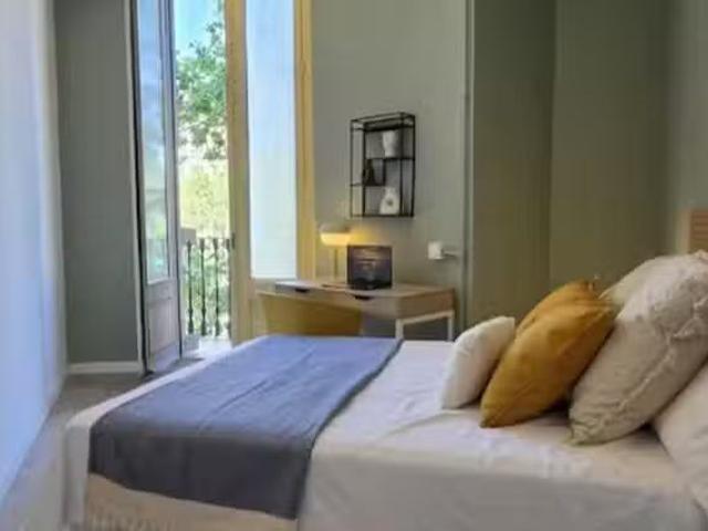 Único Habitación en Pl. de la Universitat, 5