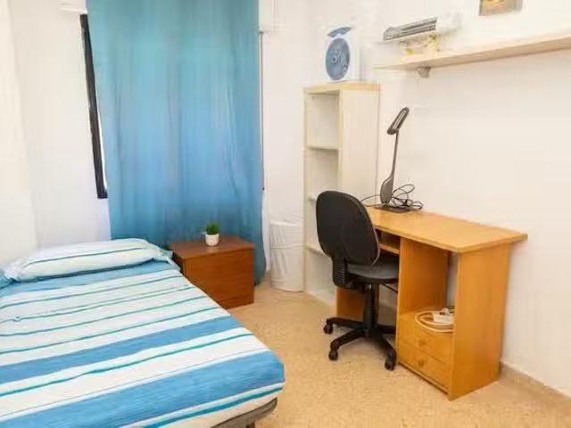 ¡Renta! Habitación en Plaça del Cedre, Algirós
