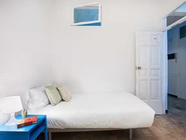 ¡Recién llegado! Habitación en Plaza de la Marina Española