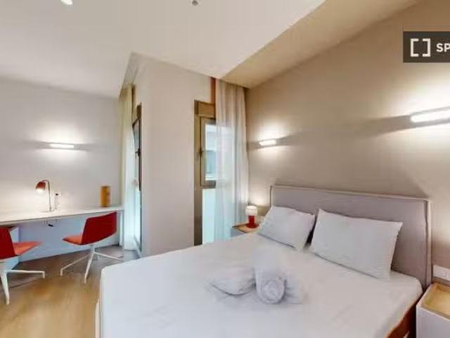 ¡En alquiler! Habitación en un apartamento de 10 habitaciones.
