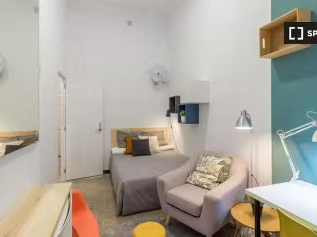 Único Habitación en un piso compartido de 9 habitaciones en al.