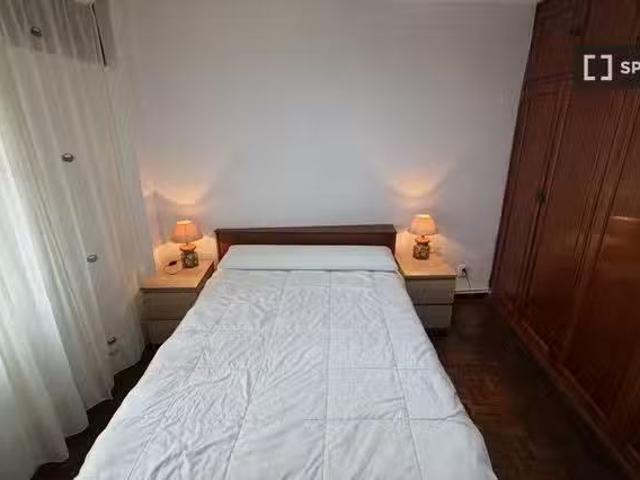 Bonito Habitación en un piso compartido de 1 dormitorio en Val.