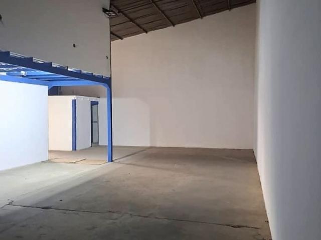 EN ALQUILER LOCAL COMERCIAL MERCADO MAYORISTA