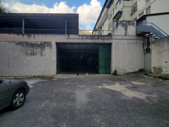 EN ALQUILER LOS DOS CAMINOS GALPÓN INDUSTRIAL ​1850 mts²