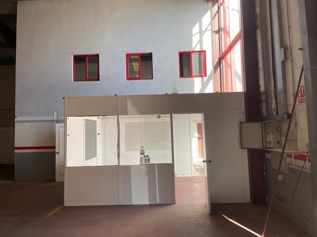EN ALQUILER NAVE INDUSTRIAL DE 950M2