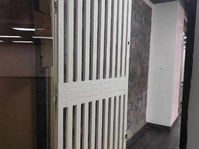 EN ALQUILER OFC 250MTS2 CALLE CAPITOLIO AV. FCO DE MIRANDA