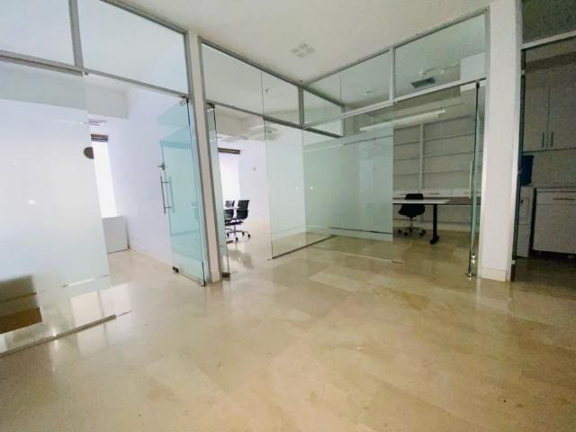 EN ALQUILER Ofic.78m2+7m2 Terraza 3 espacio de trabajo privado+1B CCCT