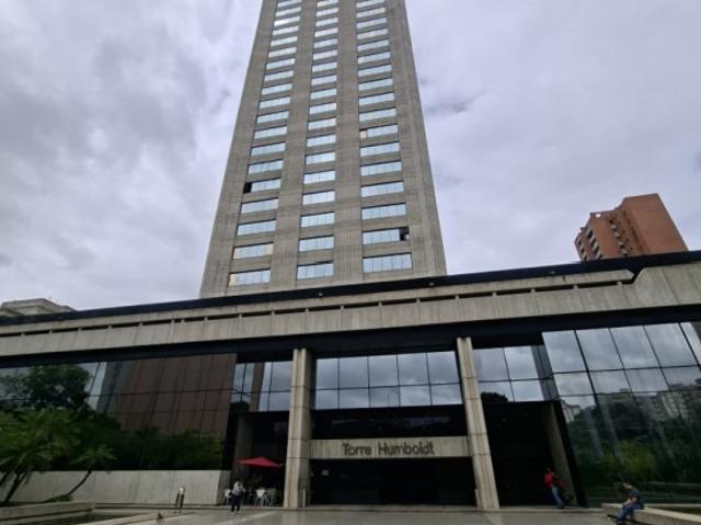 En Alquiler: Oficina amoblada, 54 m² en la prestigiosa Torre Humboldt