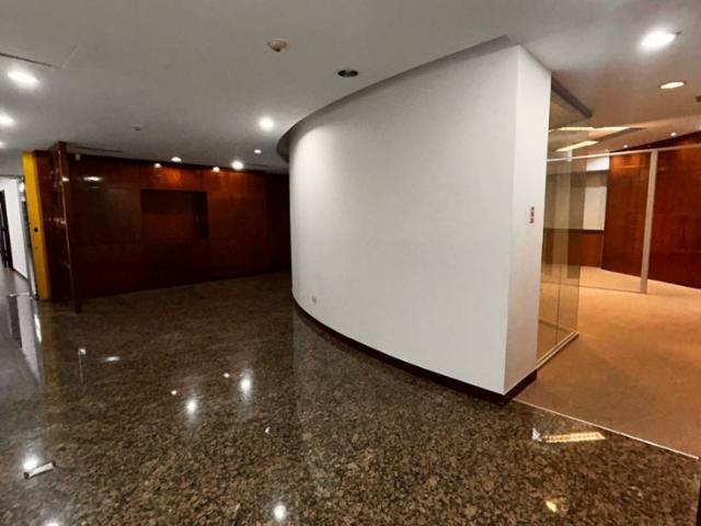 EN ALQUILER OFICINA EL ROSAL 120 mts