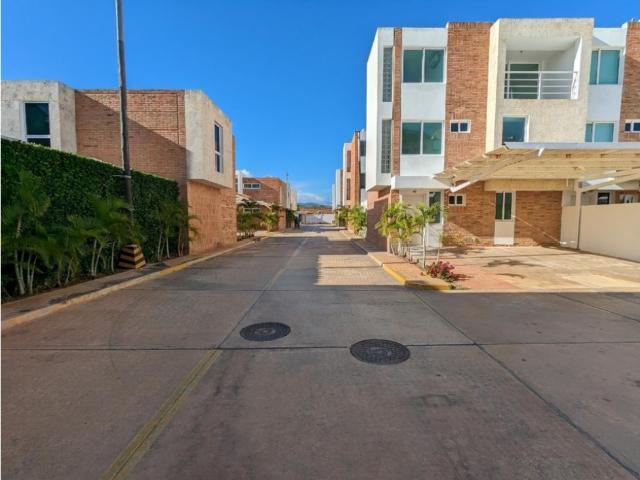 En venta/ alquiler PB Porlamar, 75m² 2h/2b/1pe
