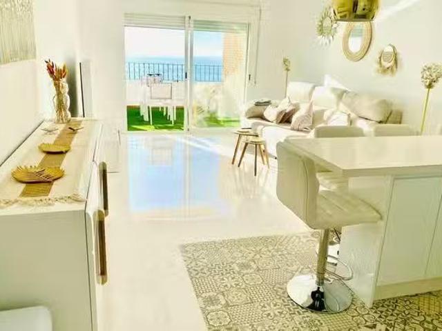 Encantador Piso de 1 habitación en Avenida Marina del Este, Pu.