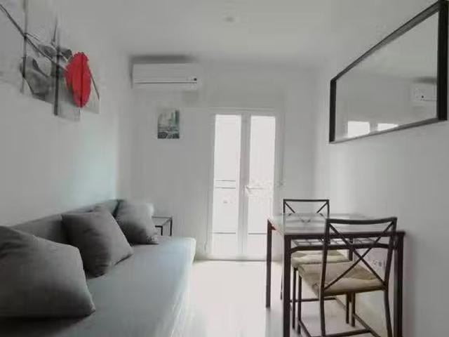 ¡Recién llegado! Piso de 1 habitación en Calle de Antonio Prie.