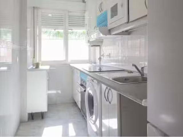 ¡Recién llegado! Piso de 1 habitación en Calle de Prado Alegre