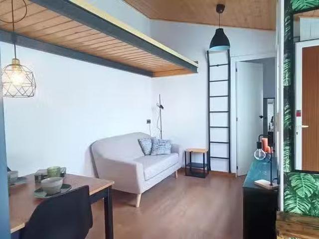 Barato Piso de 1 habitación en Calle Escoberos