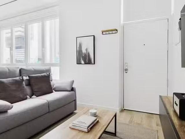 Barato Piso de 2 habitaciones en Calle Daniel Vázquez Díaz, 2