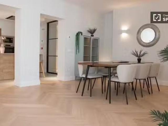 ¡En alquiler! Piso de 4 habitaciones en alquiler en Sol, Madrid