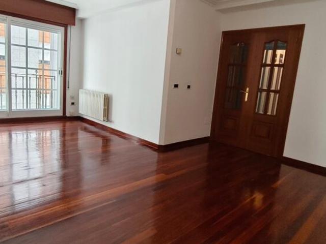 En alquiler piso 2 habitaciones, garaje y trastero en zona