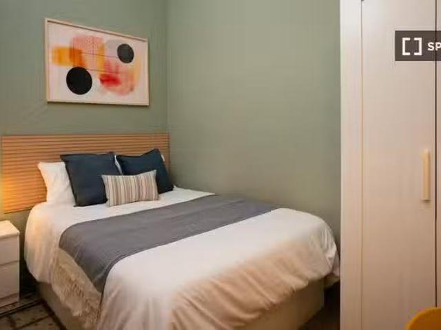 Bonito Se alquila habitación en la Nova Esquerra de l'Eixample.