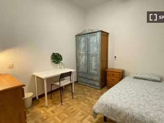 Bonito Se alquila habitación en piso compartido de 7 habitacio.