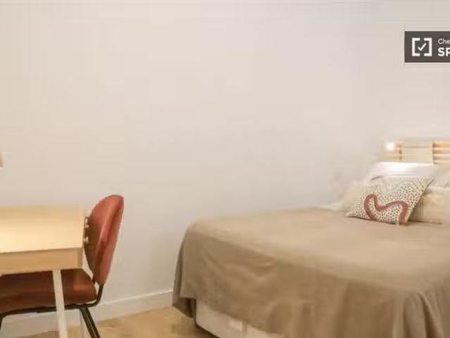 ¡Renta! Se alquila habitación en piso compartido en Castillejo.
