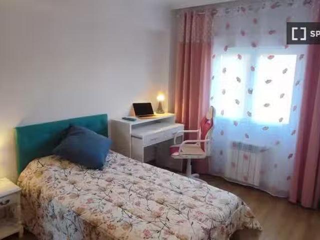¡Recién llegado! Se alquila habitación en piso de 5 habitacion.