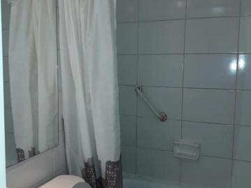 En arriendo departamento en Huérfanos / Amunategui, comuna de Santiago. La propiedad tiene 2 dormito