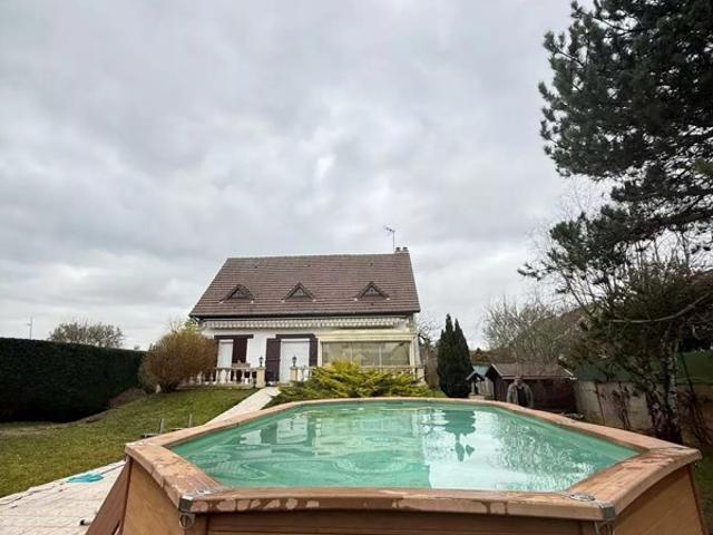 Saint Leu d’Esserent – Maison individuelle avant 1970 – env. 135 m² habitables – 4 chambres – Terrain env. 1 800 m² – Piscine – Sous sol total