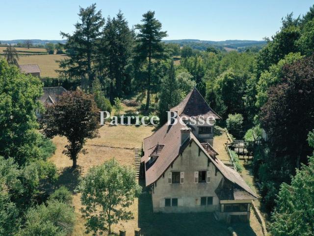 En Bourgogne, dans le charolais, un ancien moulin à rénover. 230m² Paray le Monial