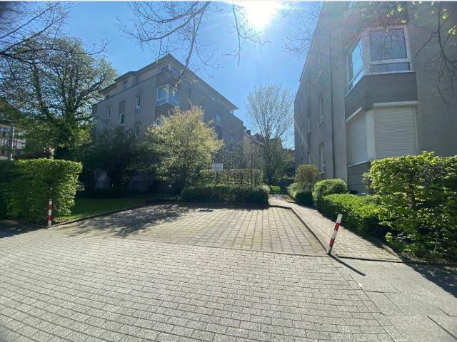 En Bloc Verkauf zweier freistehender, sanierter Mehrfamilienhäuser Am Alfredusbad in Essen Bredeney