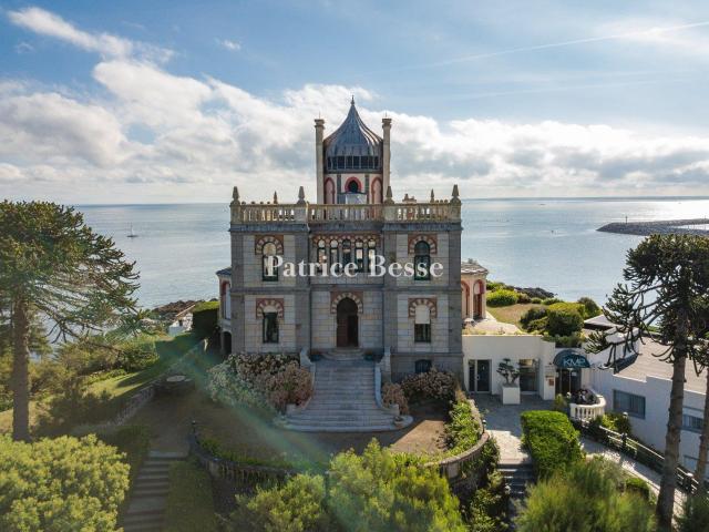 En Bretagne, sur la côte du Goëlo, face à l'île de la Comtes. 330m² Saint Quay Portrieux