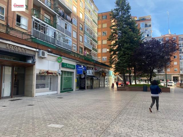 En Burgos. Barrio de gamonal. C/ Barcelona. Se vende estupendo local en primera línea
