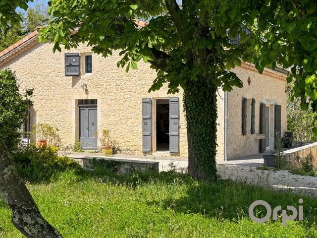 En campagne, isolée, maison ancienne rénovée avec dépendance. 154m² Saint Clar