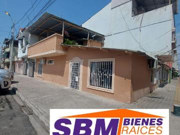 En Cdla. Alcides Pesantez Se Vende Villa Esquinera con Losa y Columnas para Proyección Casa en Venta en Machala Jambeli