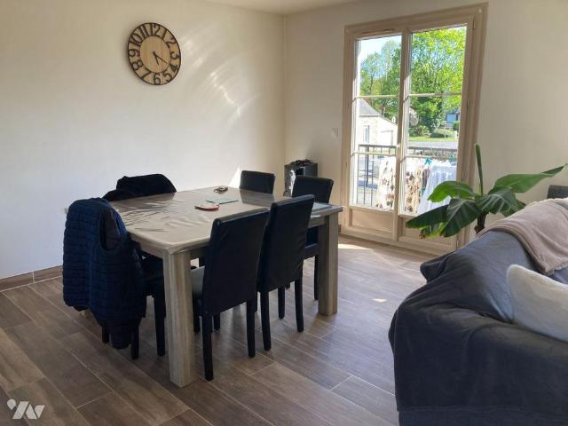 En centre bourg de la commune de SAINT OUEN DES ALLEUX, une maison d'habitation sur sous sol, c.