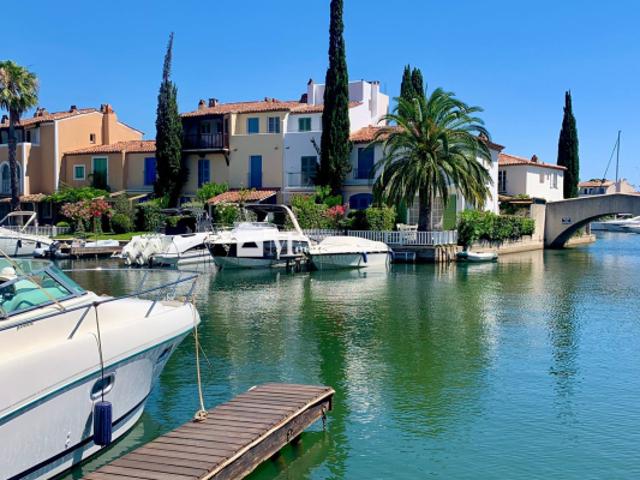 EN CO EXCLUSIVITE JOLIE MAISON A VENDRE A PORT GRIMAUD 8331