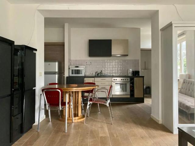 en colocation Immeuble mixte Ixelles Rue du Trône