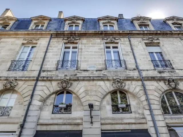 En cours de vente Place Gambetta, lot de 4 appartements exploités en location saisonnière