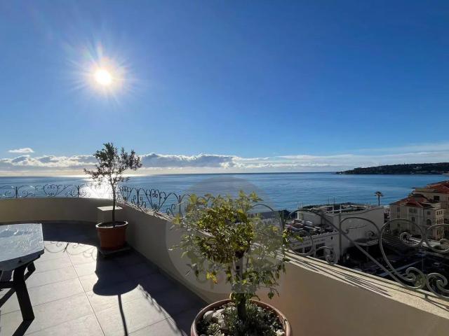 En dernier étage d'un palace Belle époque 72m² Menton
