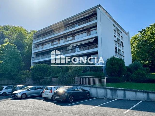 En DERNIER ETAGE un appartement de 3 pièces