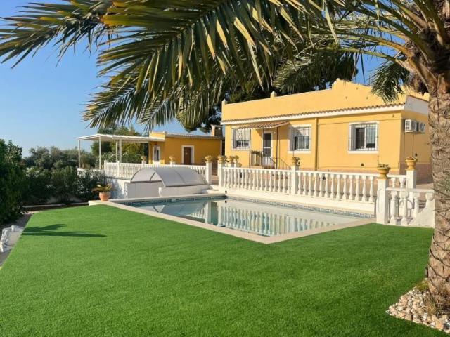 En el corazón de El Moralet, rodeada de naturaleza y en un e. 341m² Alicante