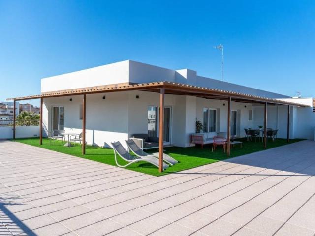 En el corazón de La Zenia Orihuela Costa se encuentra este. 122m² Orihuela Costa