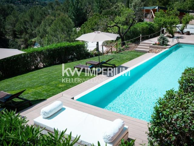 En el corazón de un escenario natural de inigualable belleza. 898m² Colldejou