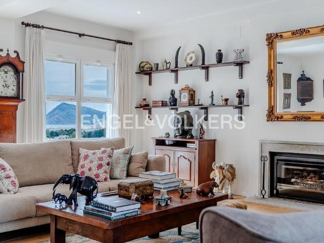 En el exclusivo enclave de la Sierra de Altea se alza esta m. 324m² Altea