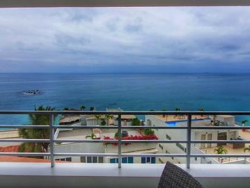 ¡EN EL MALECÓN DE SALINAS, CON IMPRESIONANTE VISTA AL OCÉANO!