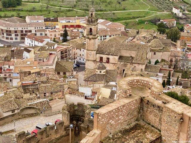 EN EL PUEBLO DE BIAR, ENCANTADORA CASA REFORMADA Y CON LICENCIA TURISTICA